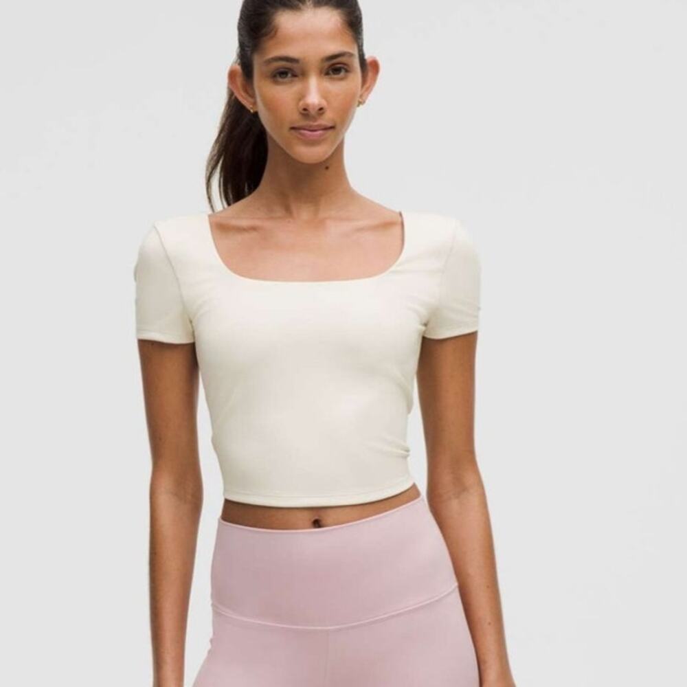 Lululemon Wunder Under
SmoothCover Square-Neck T-Shirt size 4